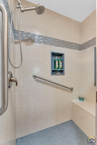 2766 SW Arrowhead RD, Topeka, KS 66614