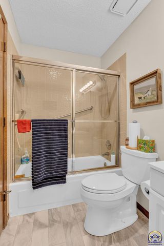 2766 SW Arrowhead RD, Topeka, KS 66614