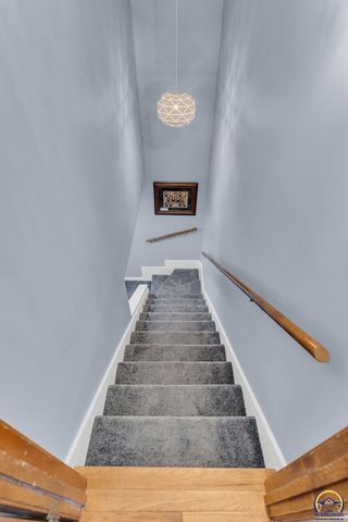 2766 SW Arrowhead RD, Topeka, KS 66614