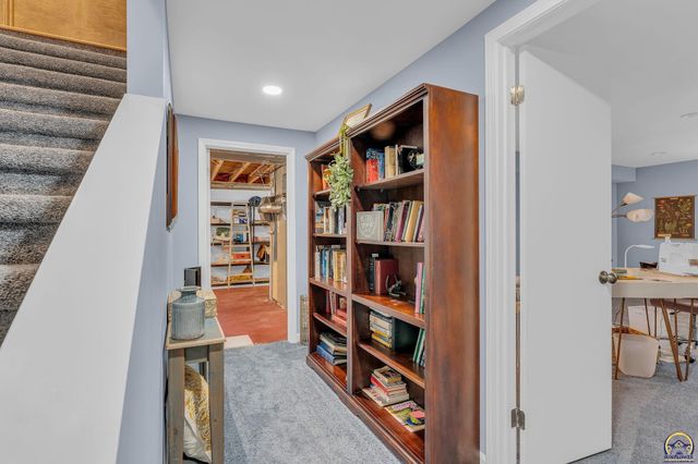 2766 SW Arrowhead RD, Topeka, KS 66614