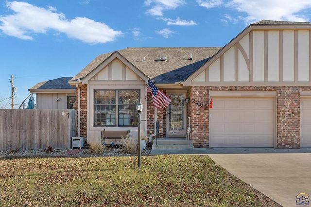2766 SW Arrowhead RD, Topeka, KS 66614
