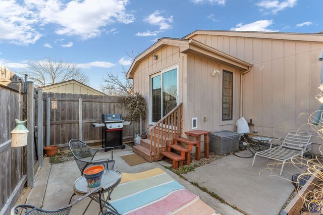 2766 SW Arrowhead RD, Topeka, KS 66614