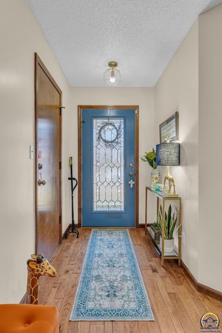 2766 SW Arrowhead RD, Topeka, KS 66614