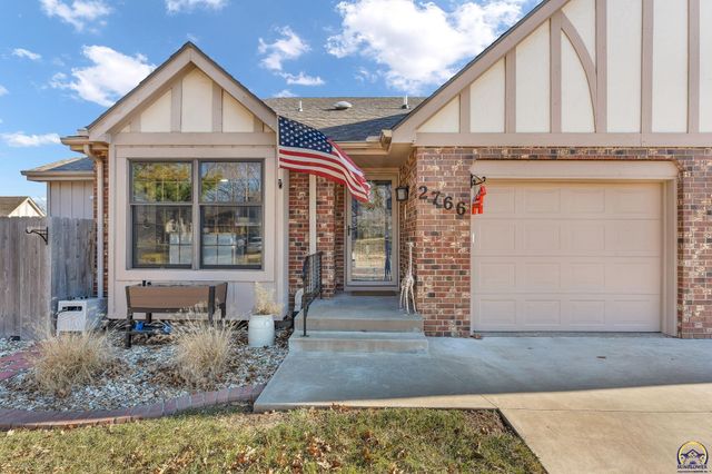 2766 SW Arrowhead RD, Topeka, KS 66614