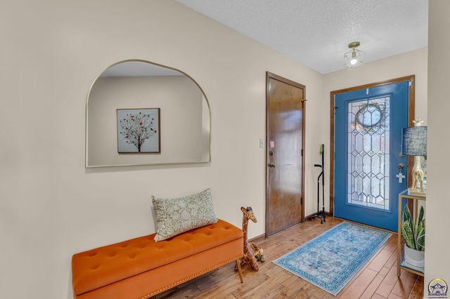 2766 SW Arrowhead RD, Topeka, KS 66614