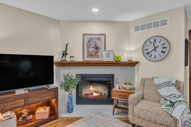 2766 SW Arrowhead RD, Topeka, KS 66614