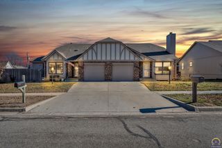 2766 SW Arrowhead RD, Topeka, KS 66614