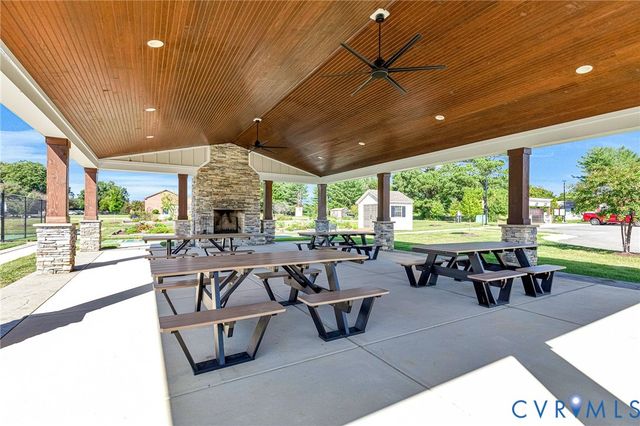 8469 Chimney Rock Dr, Mechanicsville, VA 23116
