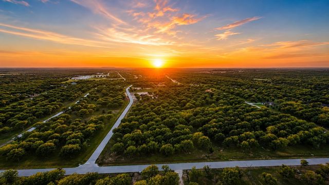 2537 Buckskin Drive, Granbury, TX 76049