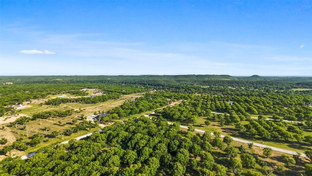 2537 Buckskin Drive, Granbury, TX 76049