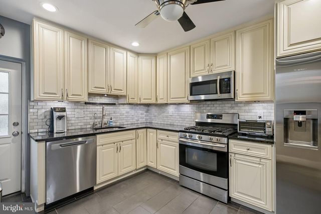 2021 BAINBRIDGE ST, Philadelphia, PA 19146