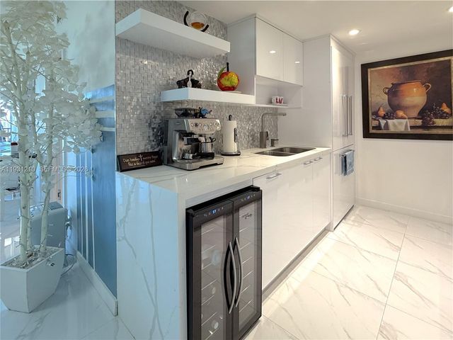 20379 W Country Club Drive 2334, Aventura, FL 33180