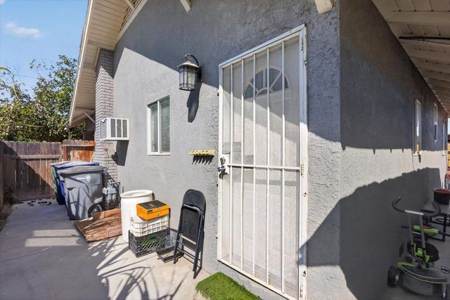 1118 N Augusta Street, Fresno, CA 93701
