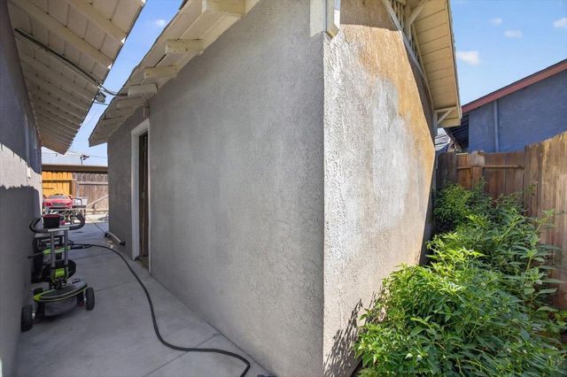 1118 N Augusta Street, Fresno, CA 93701