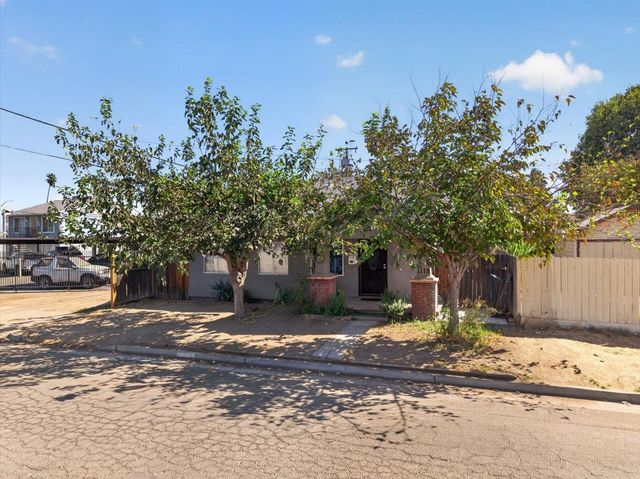 1118 N Augusta Street, Fresno, CA 93701