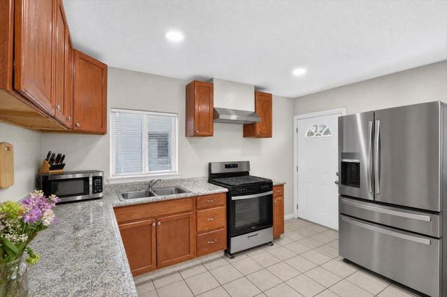 1118 N Augusta Street, Fresno, CA 93701