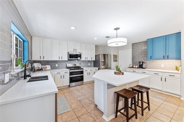 201 S Sumac LN, Georgetown, TX 78633