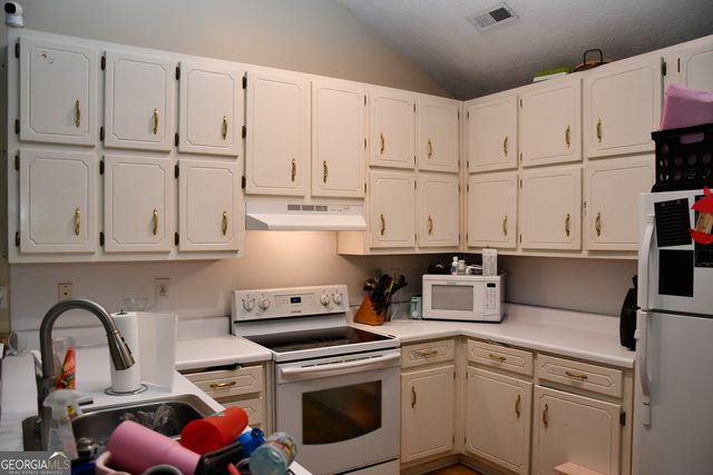 629 Locust Road, Locust Grove, GA 30248
