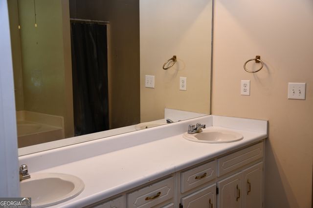 629 Locust Road, Locust Grove, GA 30248