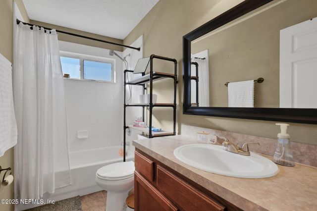 1453 LINDSEY CROSSING Drive, Jacksonville, FL 32218