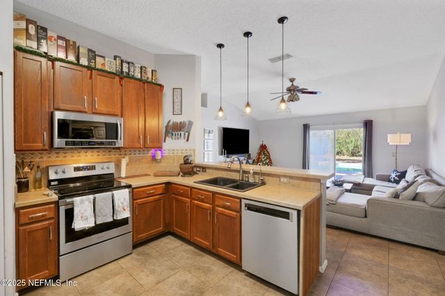 1453 LINDSEY CROSSING Drive, Jacksonville, FL 32218