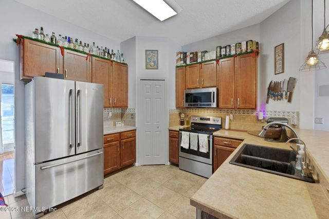 1453 LINDSEY CROSSING Drive, Jacksonville, FL 32218