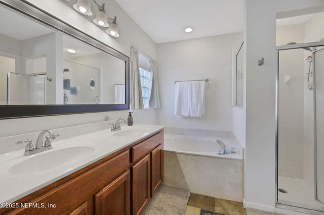 1453 LINDSEY CROSSING Drive, Jacksonville, FL 32218