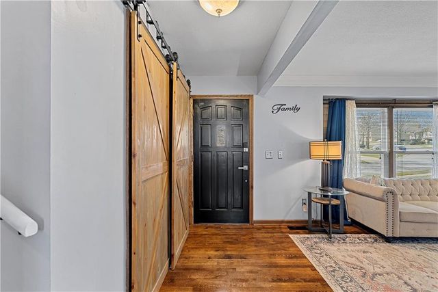 12189 S Fox Ridge Drive, Olathe, KS 66062