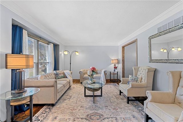 12189 S Fox Ridge Drive, Olathe, KS 66062