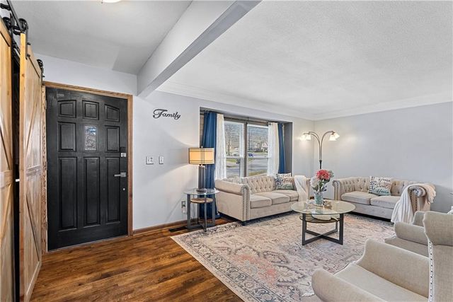 12189 S Fox Ridge Drive, Olathe, KS 66062