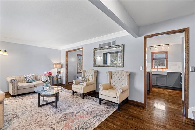 12189 S Fox Ridge Drive, Olathe, KS 66062