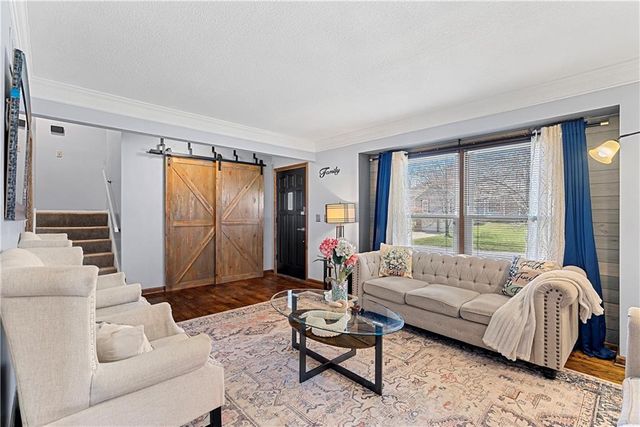 12189 S Fox Ridge Drive, Olathe, KS 66062