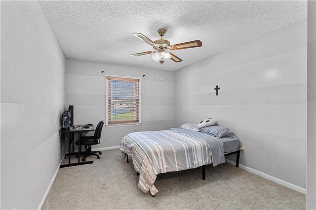 12189 S Fox Ridge Drive, Olathe, KS 66062