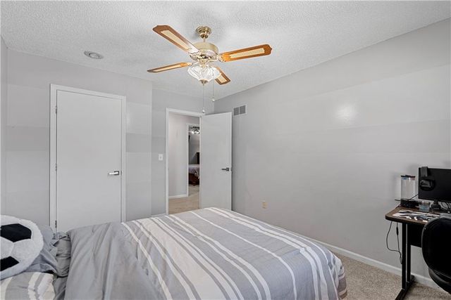 12189 S Fox Ridge Drive, Olathe, KS 66062