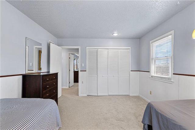 12189 S Fox Ridge Drive, Olathe, KS 66062