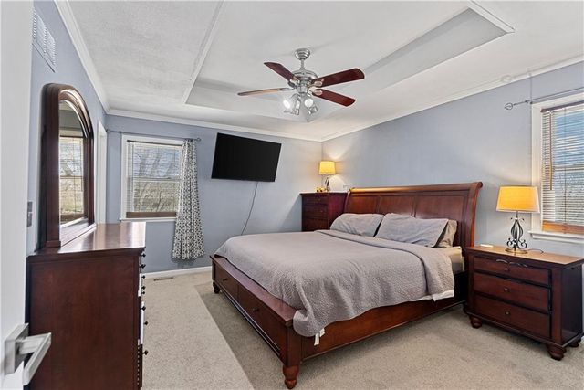 12189 S Fox Ridge Drive, Olathe, KS 66062