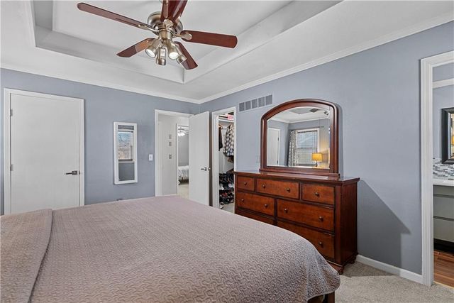 12189 S Fox Ridge Drive, Olathe, KS 66062