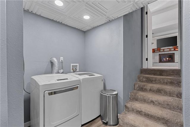 12189 S Fox Ridge Drive, Olathe, KS 66062