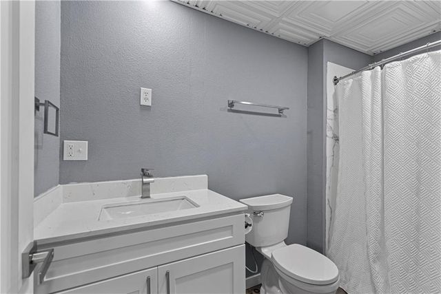 12189 S Fox Ridge Drive, Olathe, KS 66062