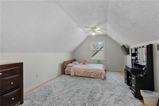 12189 S Fox Ridge Drive, Olathe, KS 66062