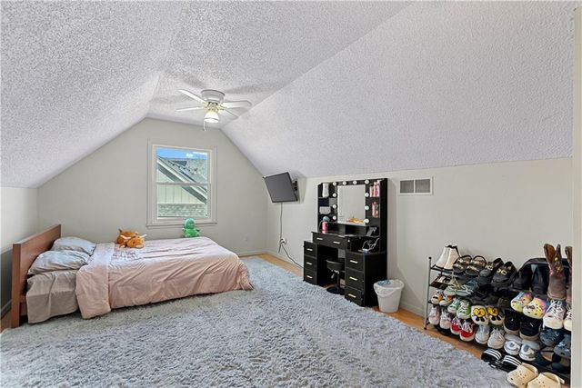 12189 S Fox Ridge Drive, Olathe, KS 66062