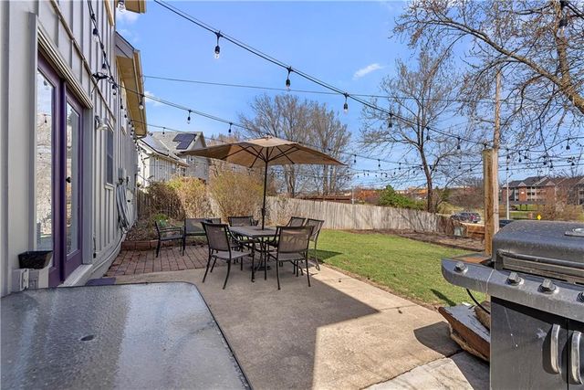 12189 S Fox Ridge Drive, Olathe, KS 66062