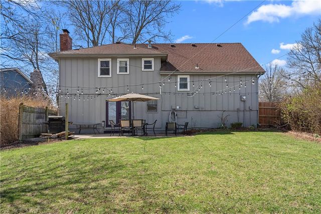 12189 S Fox Ridge Drive, Olathe, KS 66062