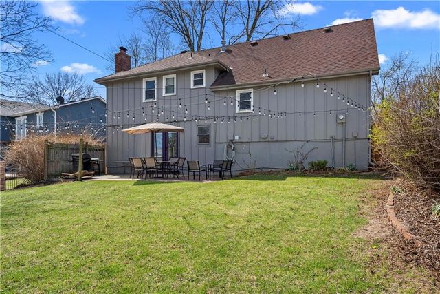 12189 S Fox Ridge Drive, Olathe, KS 66062