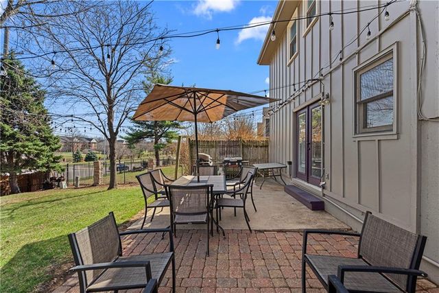 12189 S Fox Ridge Drive, Olathe, KS 66062