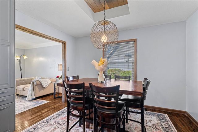 12189 S Fox Ridge Drive, Olathe, KS 66062