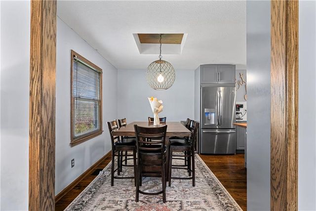 12189 S Fox Ridge Drive, Olathe, KS 66062