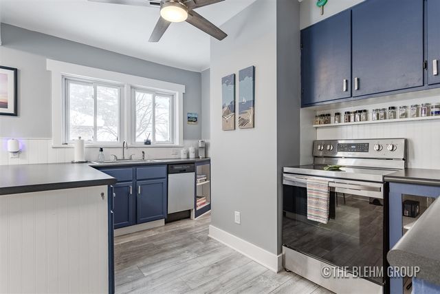 908 Superior Street, South Haven, MI 49090