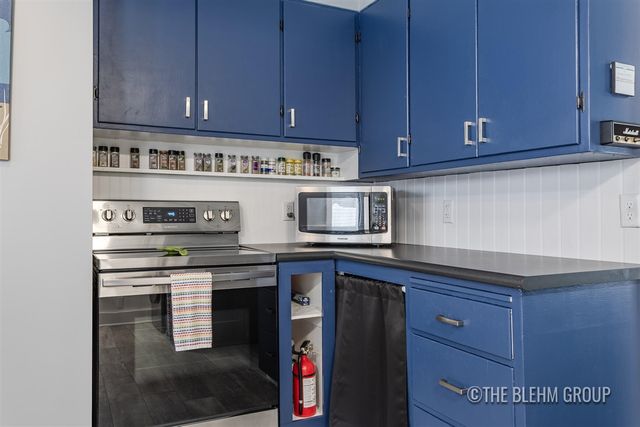 908 Superior Street, South Haven, MI 49090