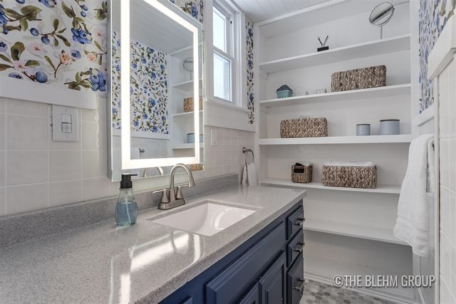 908 Superior Street, South Haven, MI 49090